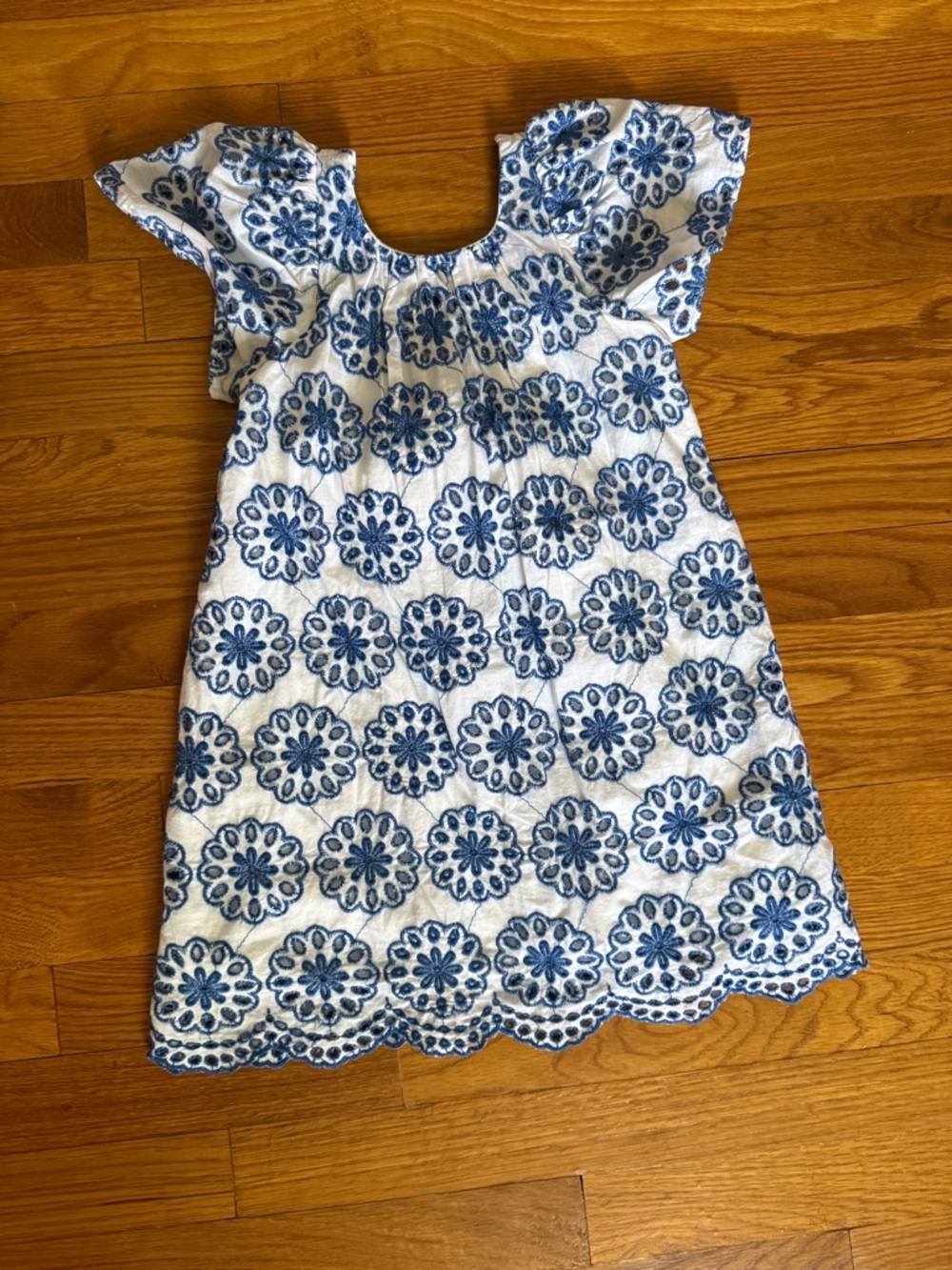Mango kids Girls White and Blue Embroidered Flutter-Sleeve Dress
